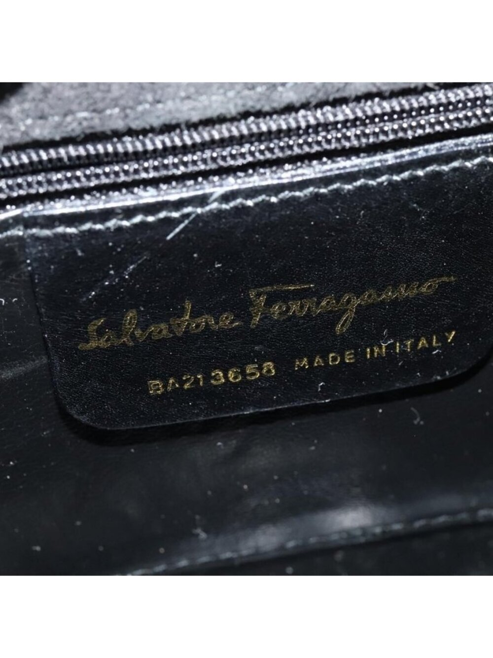 Authentic Salvatore Ferragamo Gancini Shoulder Bag Enamel Black Gold - Picture 4 of 16